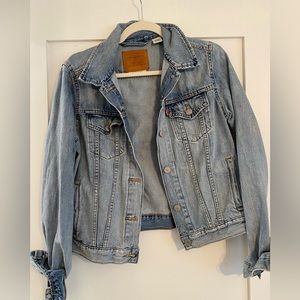 Aritzia Levi’s  Premium denim jacket